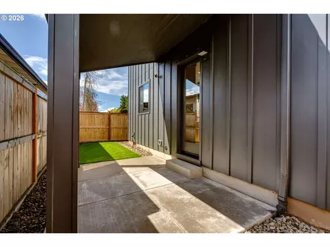 Exterior - 2624 Gilham Rd, Eugene, OR 97408 photo 5 of 5