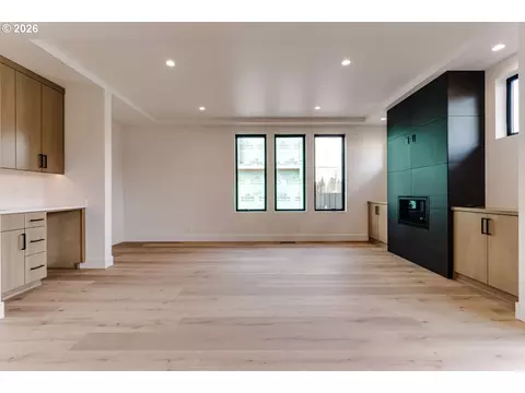 Living - 2624 Gilham Rd, Eugene, OR 97408 photo 5 of 6