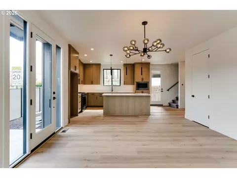 Living - 2624 Gilham Rd, Eugene, OR 97408 photo 3 of 6