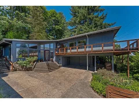 7237 S Corbett Ave, Portland, OR 97219