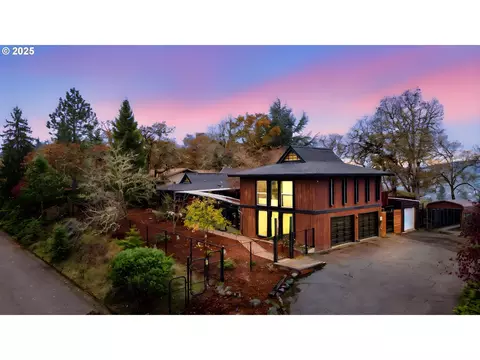640 SE Summit Dr, Roseburg, OR 97470