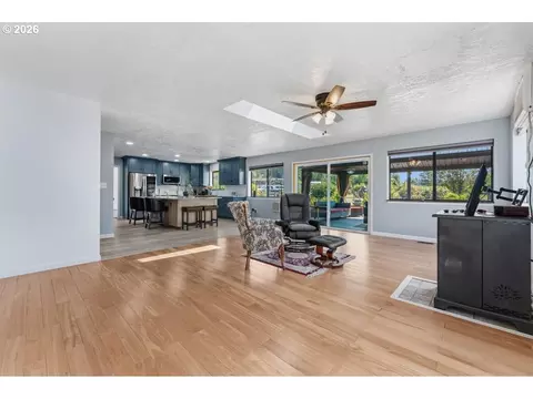 Living - 38100 SE Coupland Rd, Estacada, OR 97023 photo 4 of 6