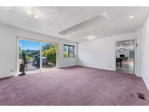 Living - 38100 SE Coupland Rd, Estacada, OR 97023 photo 5 of 6