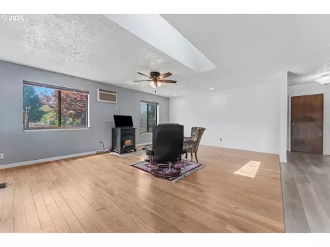 Living - 38100 SE Coupland Rd, Estacada, OR 97023 photo 2 of 6