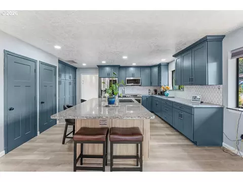 Kitchen - 38100 SE Coupland Rd, Estacada, OR 97023 photo 6 of 6