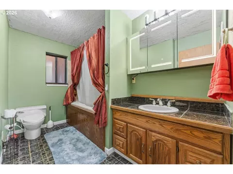 Bath - 38100 SE Coupland Rd, Estacada, OR 97023 photo 3 of 3