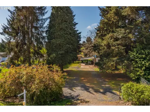 34106 E Columbia Ave, Scappoose, OR 97056