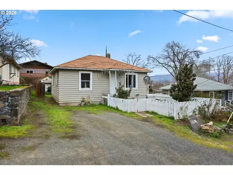 1309 Perkins St, The Dalles, OR 97058