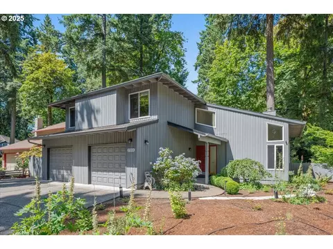 17221 SW Oakenshield Ct, Portland, OR 97224