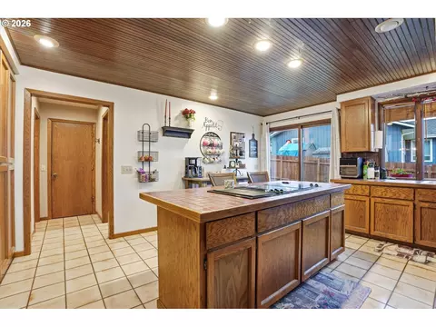 Kitchen - 29885 Riverview Dr, Rainier, OR 97048 photo 4 of 4
