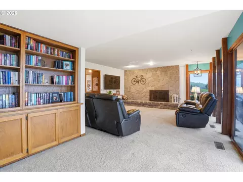 Living - 29885 Riverview Dr, Rainier, OR 97048 photo 2 of 4