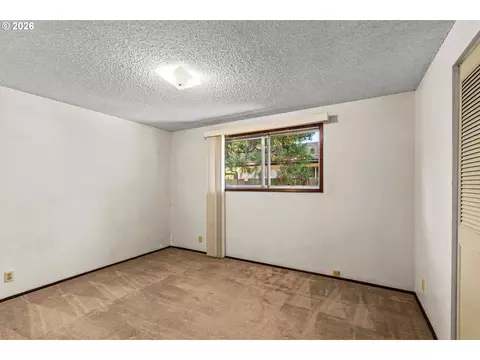 Bedroom - 3377 W 16th Ave, Eugene, OR 97402 photo 3 of 5