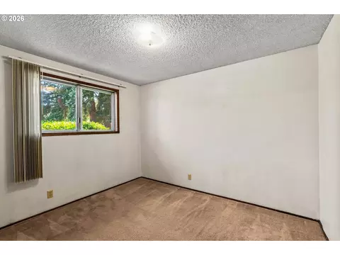 Bedroom - 3377 W 16th Ave, Eugene, OR 97402 photo 1 of 5