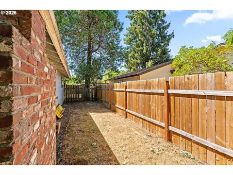 Exterior - 3377 W 16th Ave, Eugene, OR 97402 photo 4 of 7