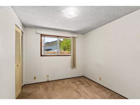 Bedroom - 3377 W 16th Ave, Eugene, OR 97402 photo 5 of 5