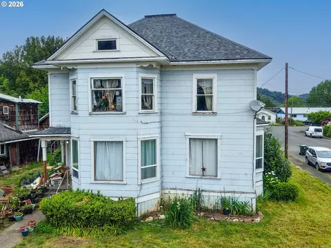 Exterior - 131 Ash St, Myrtle Point, OR 97458 photo 2 of 5