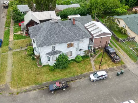 View/Area - 131 Ash St, Myrtle Point, OR 97458 photo 2 of 10
