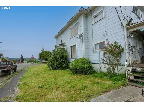 Exterior - 131 Ash St, Myrtle Point, OR 97458 photo 4 of 5