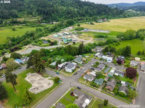 View/Area - 131 Ash St, Myrtle Point, OR 97458 photo 9 of 10