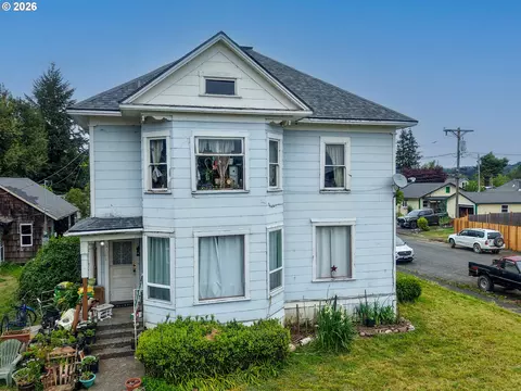 Exterior - 131 Ash St, Myrtle Point, OR 97458 photo 3 of 5