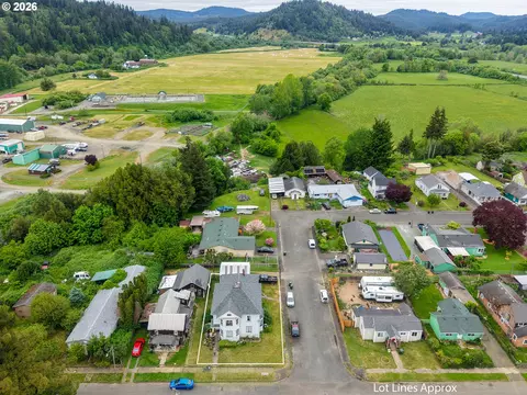 View/Area - 131 Ash St, Myrtle Point, OR 97458 photo 8 of 10