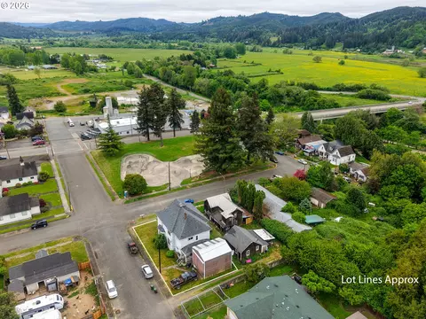 View/Area - 131 Ash St, Myrtle Point, OR 97458 photo 6 of 10