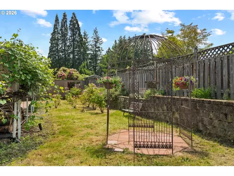 Exterior - 85 NW Sleret Ave, Gresham, OR 97030 photo 9 of 9