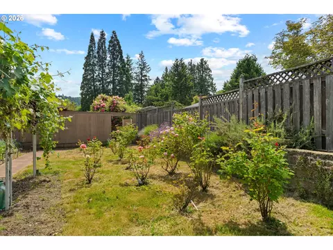 Exterior - 85 NW Sleret Ave, Gresham, OR 97030 photo 8 of 9