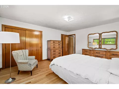 Bedroom - 85 NW Sleret Ave, Gresham, OR 97030 photo 4 of 7