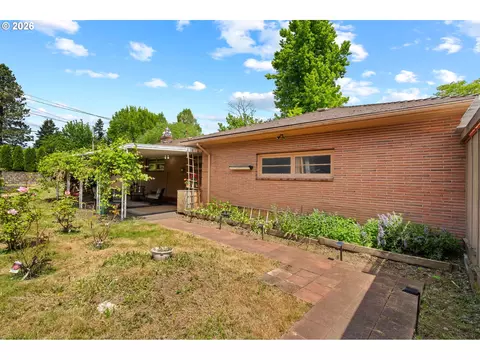 Exterior - 85 NW Sleret Ave, Gresham, OR 97030 photo 6 of 9