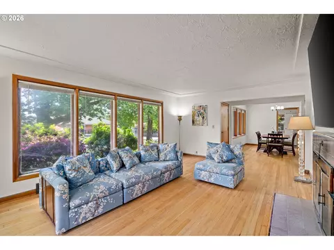 Living - 85 NW Sleret Ave, Gresham, OR 97030 photo 2 of 3