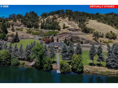 355 Boatwatch Ln, Roseburg, OR 97470