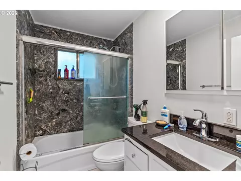 Bath - 807 E St, Springfield, OR 97477 photo 2 of 2