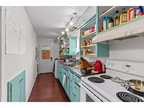 Kitchen - 807 E St, Springfield, OR 97477 photo 3 of 4