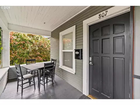 Exterior - 807 E St, Springfield, OR 97477 photo 3 of 6