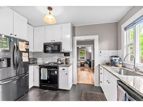 Kitchen - 807 E St, Springfield, OR 97477 photo 2 of 4
