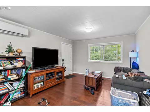 Living - 807 E St, Springfield, OR 97477 photo 3 of 3