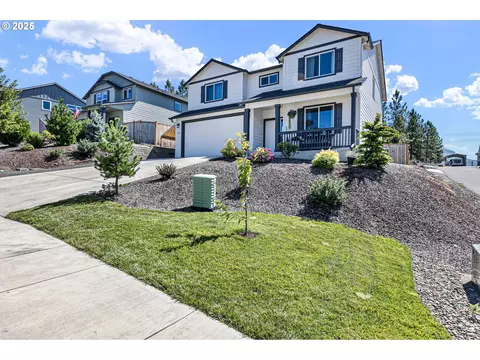 228 Rockcrest Dr, Lowell, OR 97452