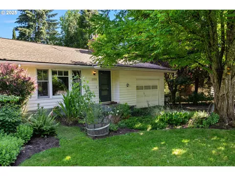 2555 Dillow Dr, West Linn, OR 97068