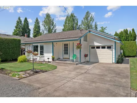 1010 Well St, Silverton, OR 97381