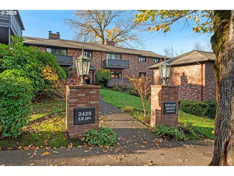 2425 SW 19th Ave #11, Portland, OR 97201