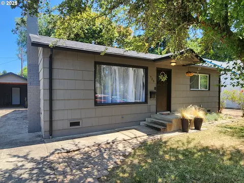723 W Union St, Roseburg, OR 97471