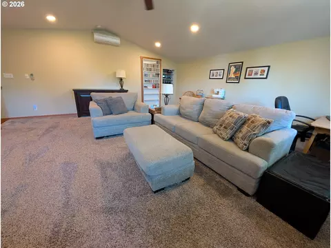 4166 SW Perkins Ave, Pendleton, OR 97801 photo 5