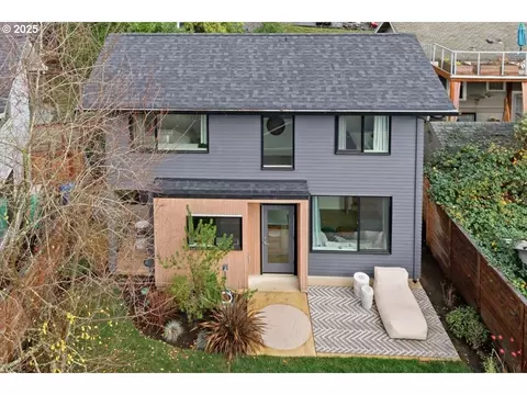 3590 SW Patton Rd #C, Portland, OR 97221