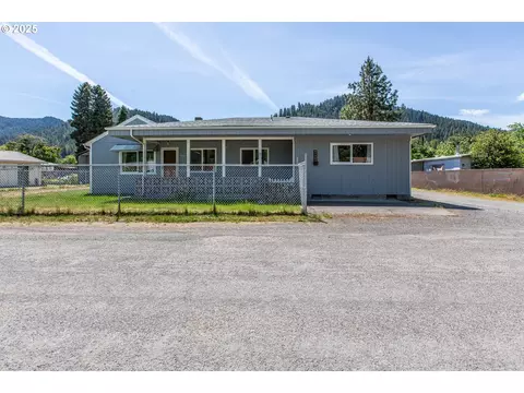 47508 Hansen St, Oakridge, OR 97463