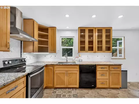 Kitchen - 49009 SE Baty Rd, Sandy, OR 97055 photo 2 of 3