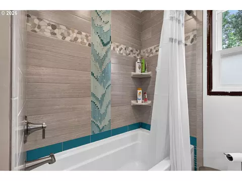 Bath - 49009 SE Baty Rd, Sandy, OR 97055 photo 2 of 2