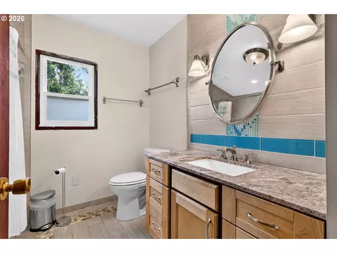 Bath - 49009 SE Baty Rd, Sandy, OR 97055 photo 1 of 2