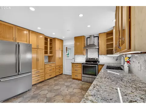 Kitchen - 49009 SE Baty Rd, Sandy, OR 97055 photo 1 of 3
