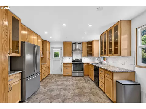 Kitchen - 49009 SE Baty Rd, Sandy, OR 97055 photo 3 of 3